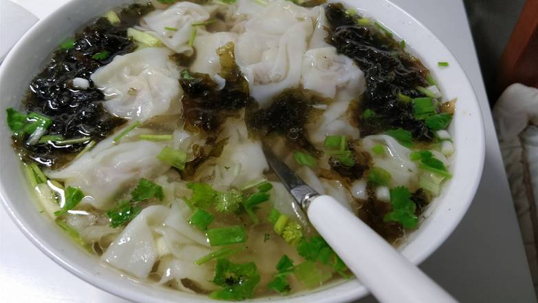 Pork Wonton Soup 15pc  (馄饨汤15个）